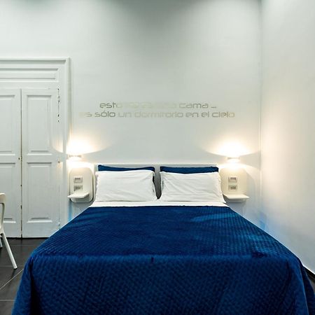 Skyhouse Chiatamone Bed and Breakfast Napoli Eksteriør billede