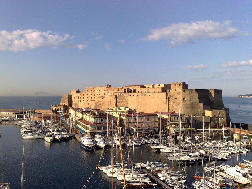 Skyhouse Chiatamone Bed and Breakfast Napoli Eksteriør billede