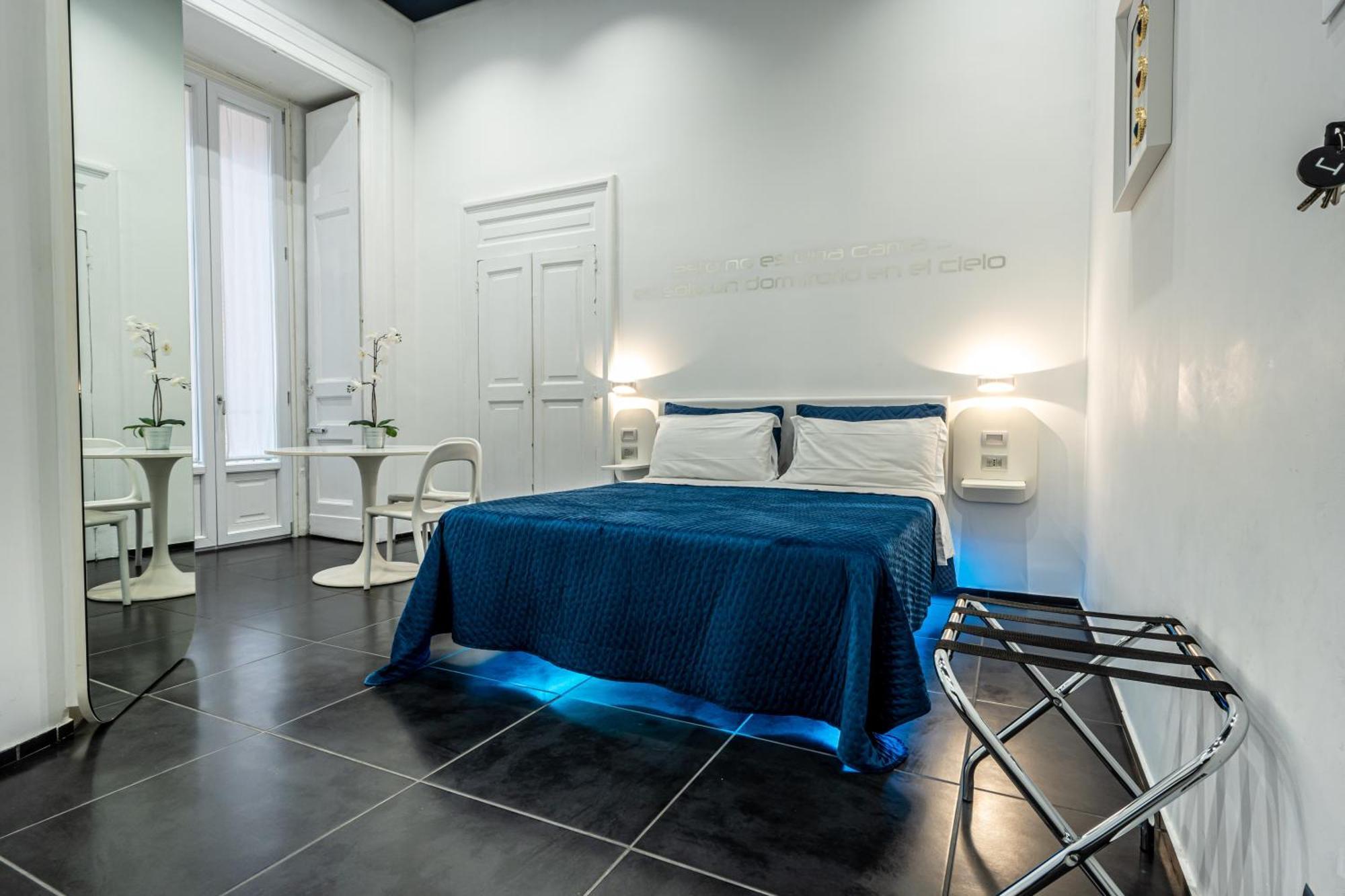 Skyhouse Chiatamone Bed and Breakfast Napoli Eksteriør billede