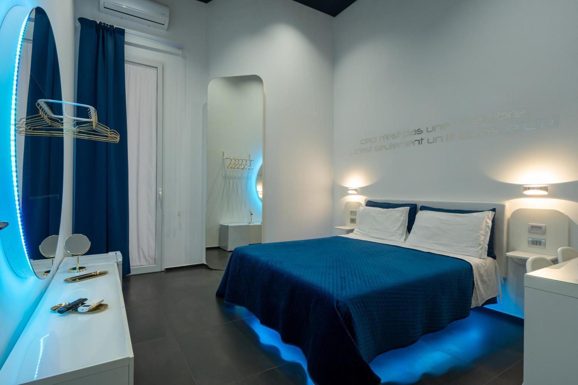 Skyhouse Chiatamone Bed and Breakfast Napoli Eksteriør billede