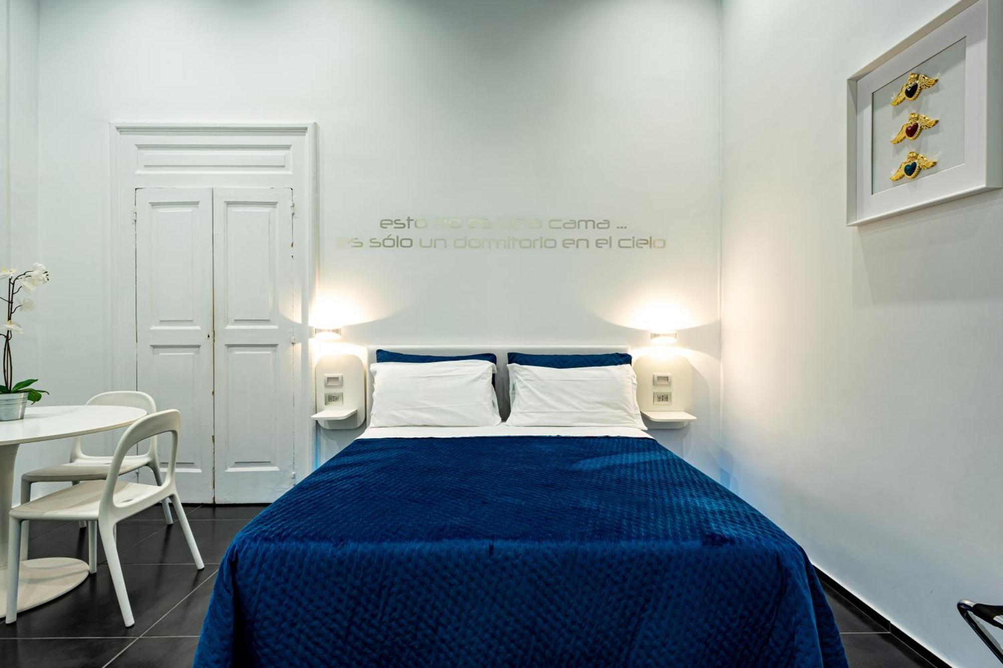 Skyhouse Chiatamone Bed and Breakfast Napoli Eksteriør billede