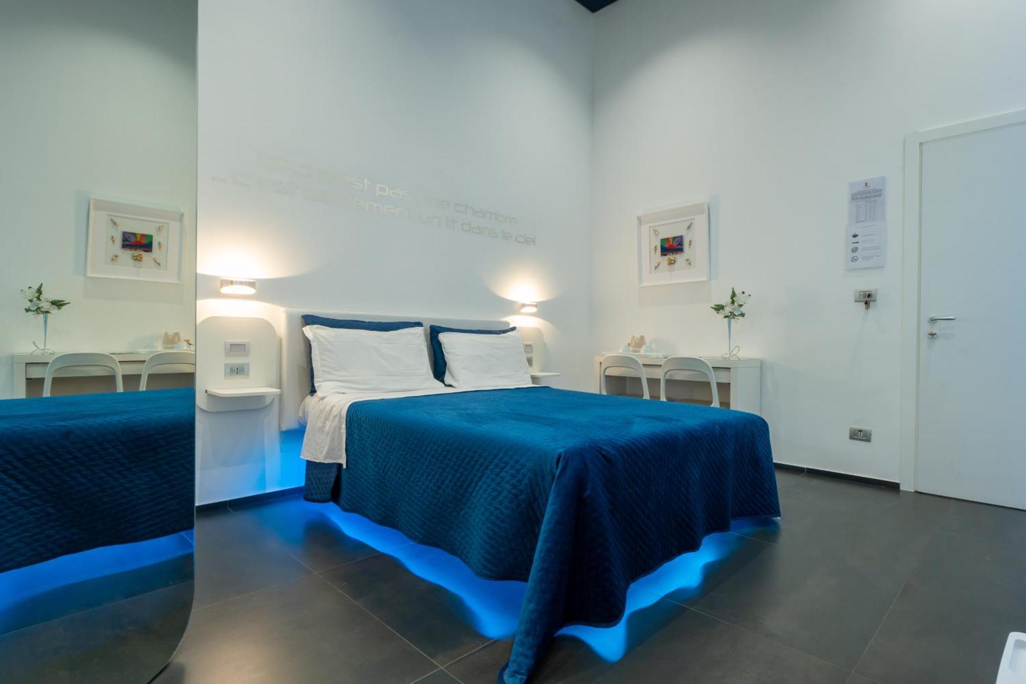 Skyhouse Chiatamone Bed and Breakfast Napoli Eksteriør billede